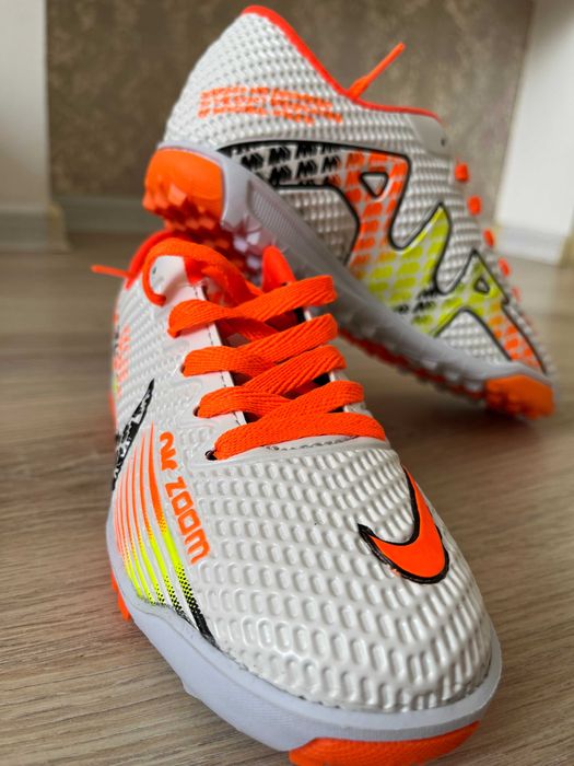 Бутсы сороконожки НОВЫЕ! размер 35