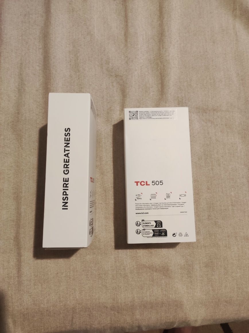 Смартфон TCL 505 два броя чисто нови