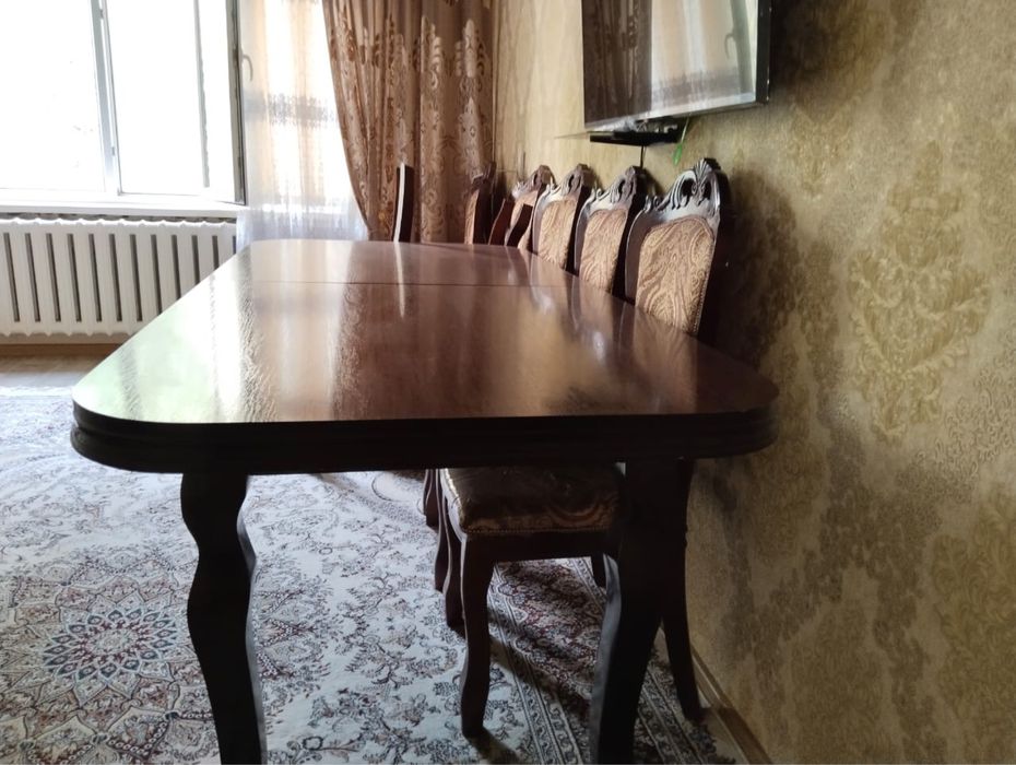Стол со стульями