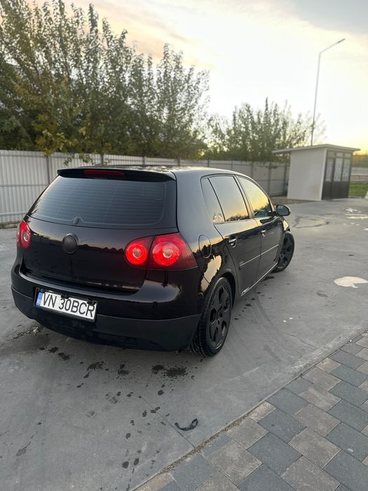 Vand sau schimb golf 5 cu suv