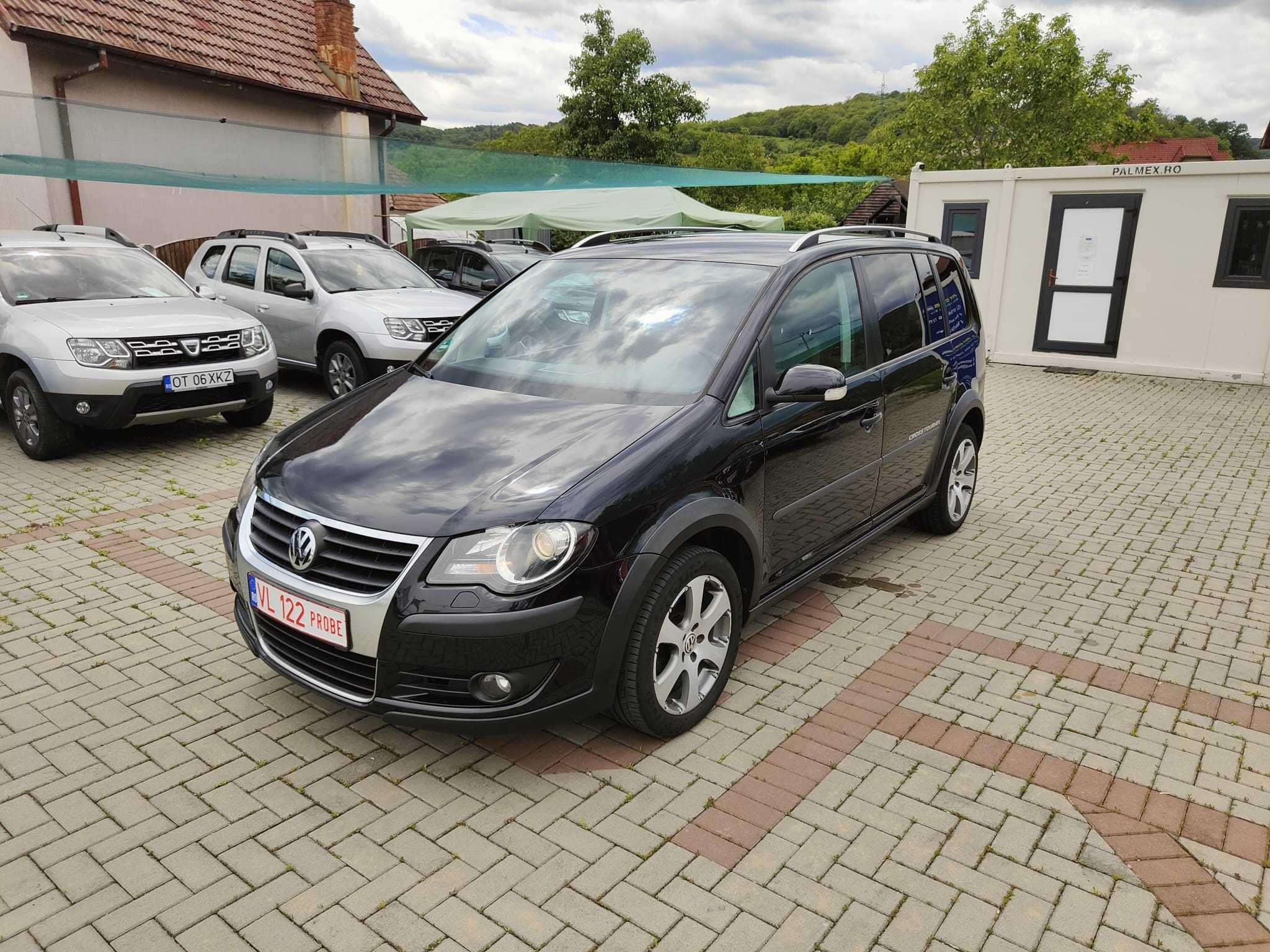 Volkswagen Cross Touran 2.0 TDI 140 CP carlig remorcare, Clima, senzor