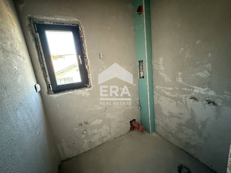 Четиристаен апартамент за продажба, с морска панорама и 5 паркоместа,