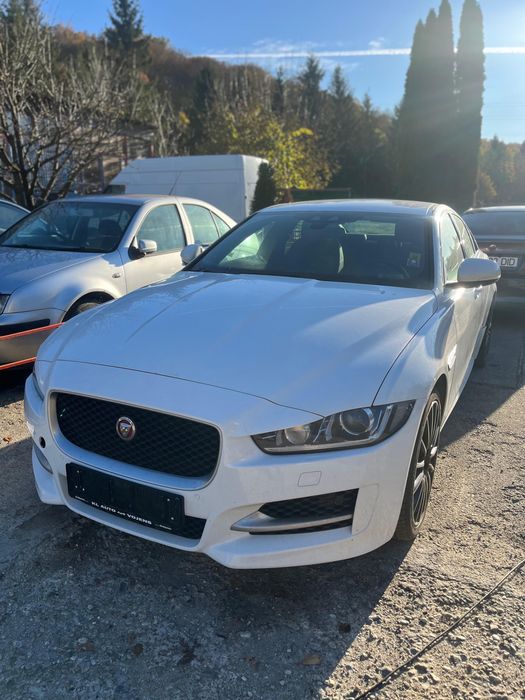 Jaguar XE 2015.