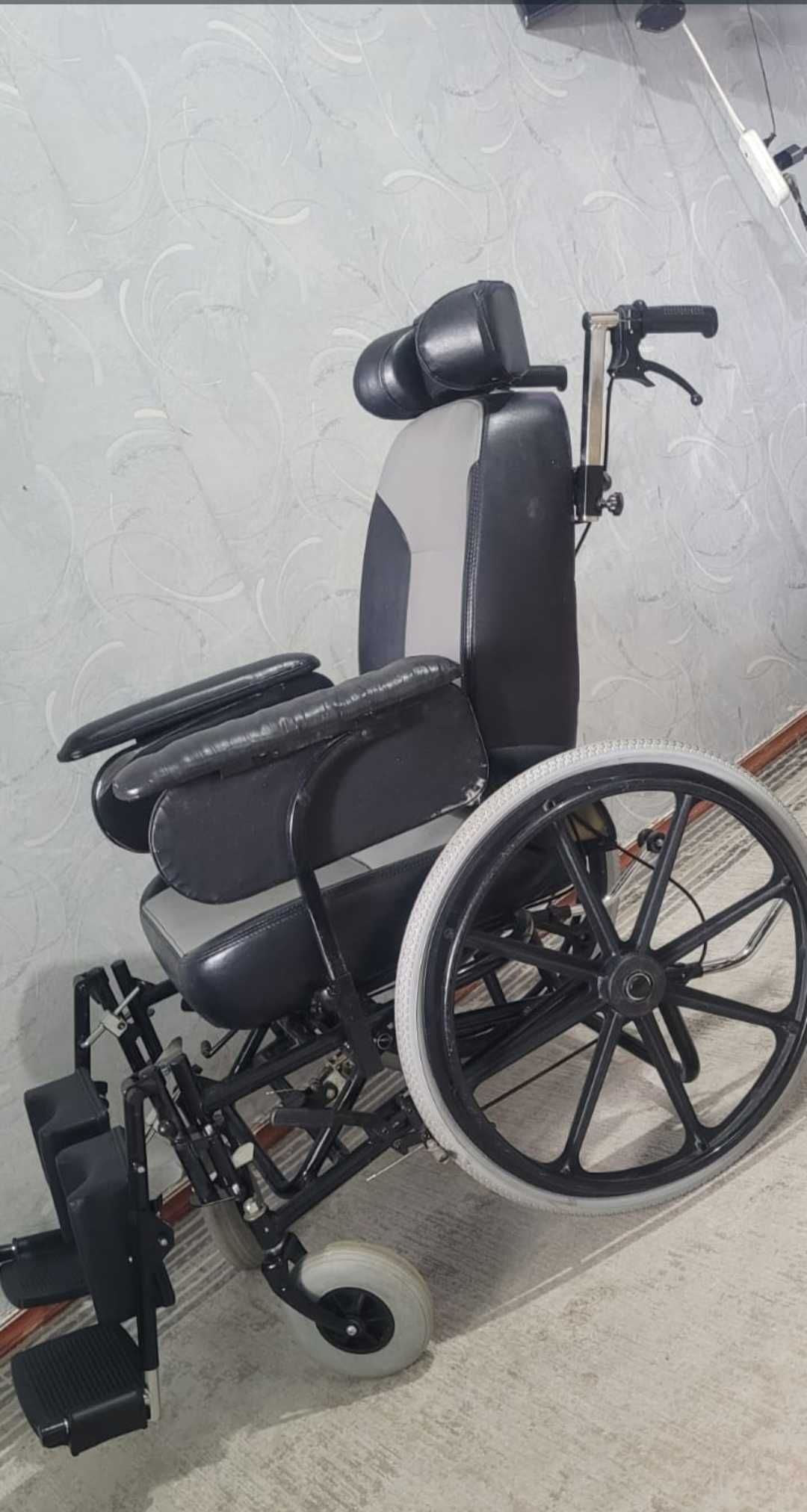 Продается инвалидное универсальная кресло коляска.