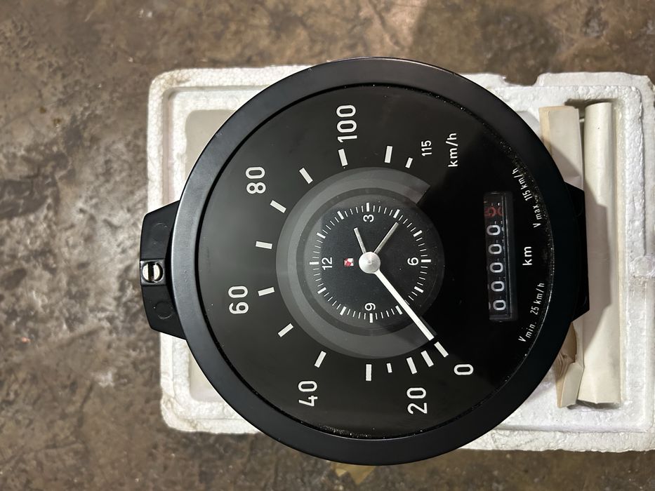 Продавам чисто нов тахограф