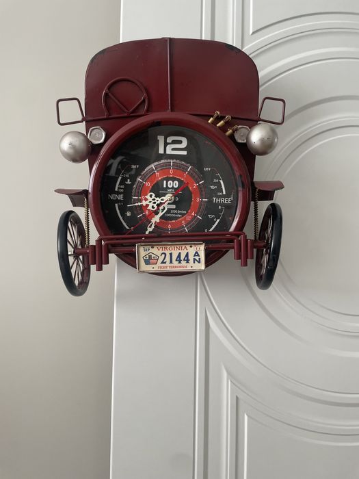 Продам часы интересного дизайна для кафе