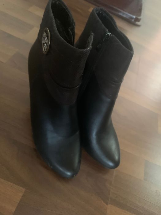 Стилни черни обувки