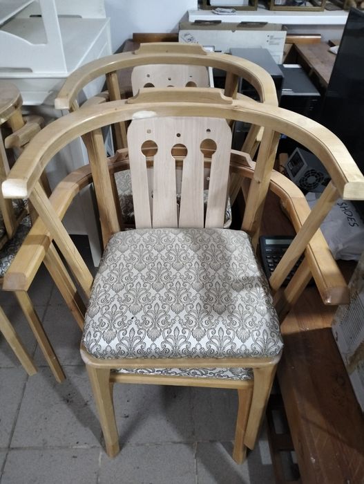 Продам стулья новые