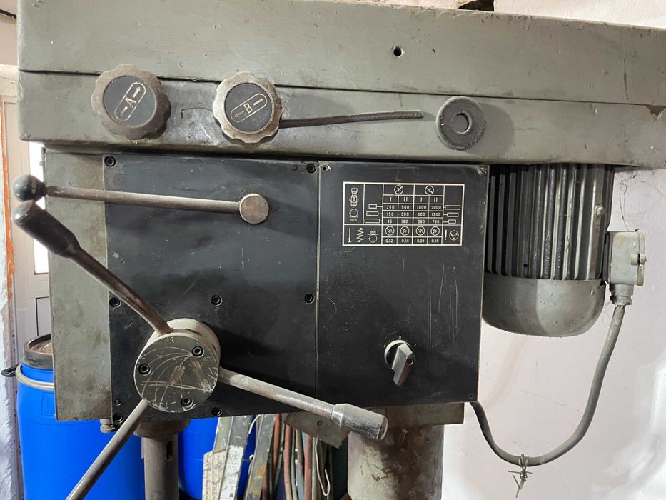 Продавам колонна бормашина ПК203