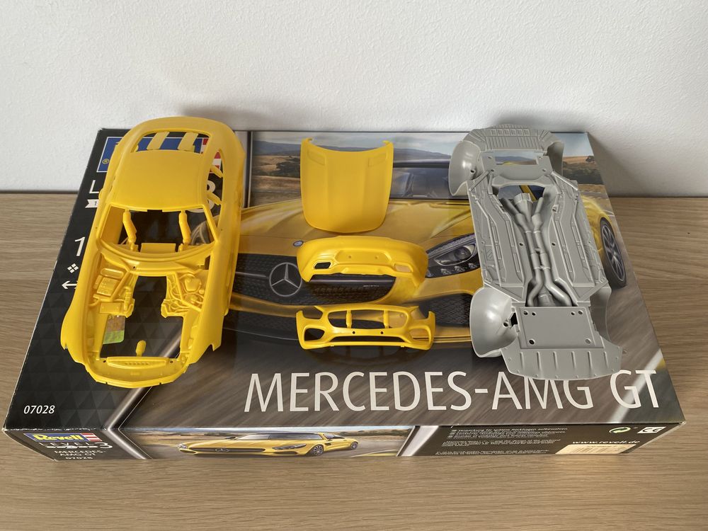 Revell Mercedes-Benz 1/24 model kit