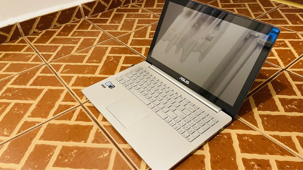 Leptop Laptop gaming Asus 4K i7 ssd Nvidia touch bang olufsen
