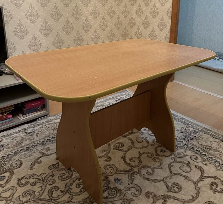 Стол со стульями