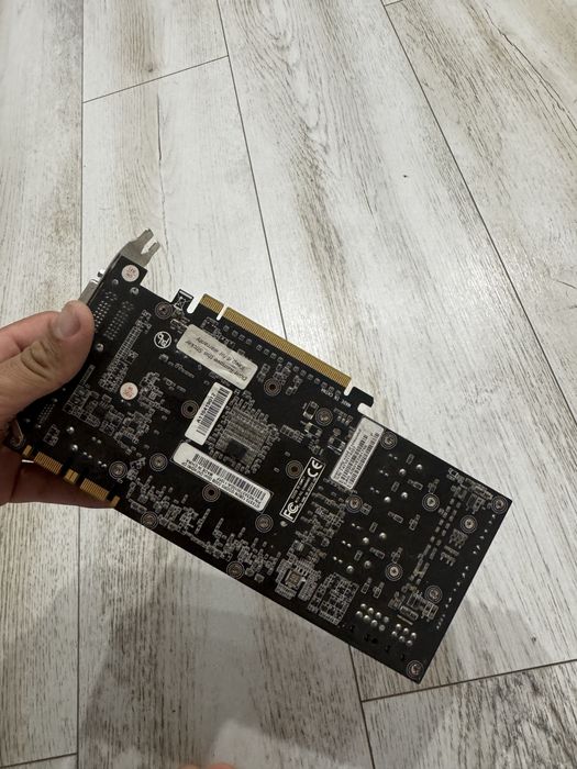 Placa video gtx 570 nvidia si placa video msi 2gb