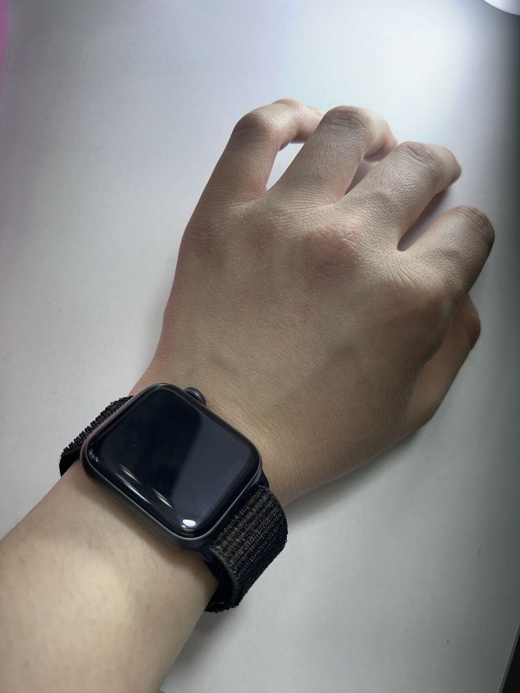 Продаю apple watch, коробка зарядка все есть