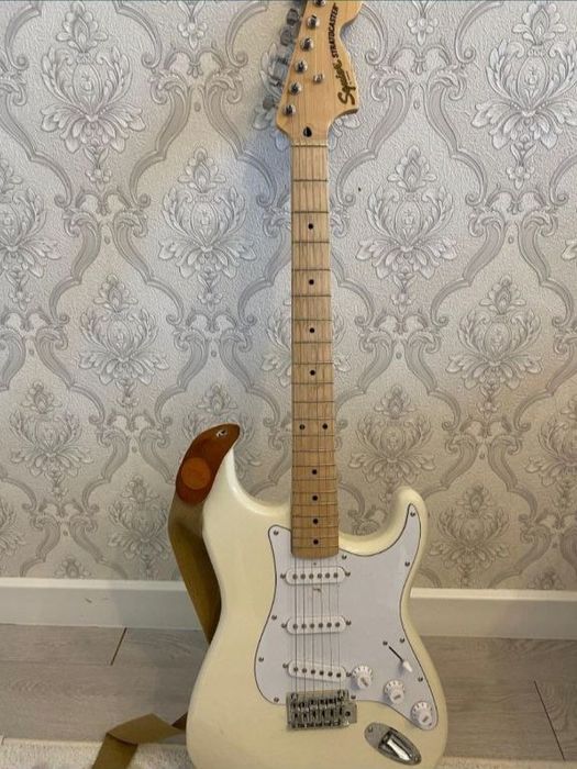 электруха Squier и бас Cort