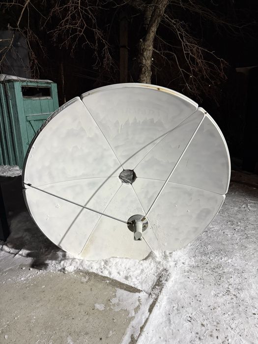 Продам спутниковую антенну с головкой( тарелкой ) и каркасом
