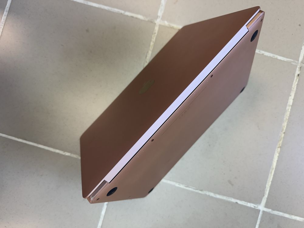 Лаптоп Apple MacBook Air 2019 - заключен с iCloud, за части