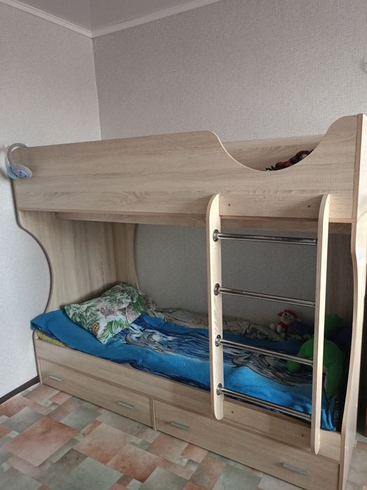 Продам двухъярусную кровать
