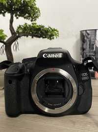 Canon 600d body + (optional)obiectiv 18-135