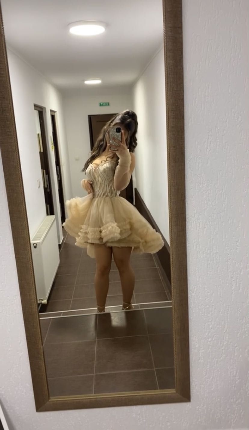 Rochie de poveste – Eleganță și strălucire pentru ocazii speciale!