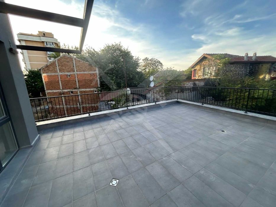 Дава се под наем Двустаен апартамент в Пловдив, Център - 93 кв.м за 155000 € - Снимка #5