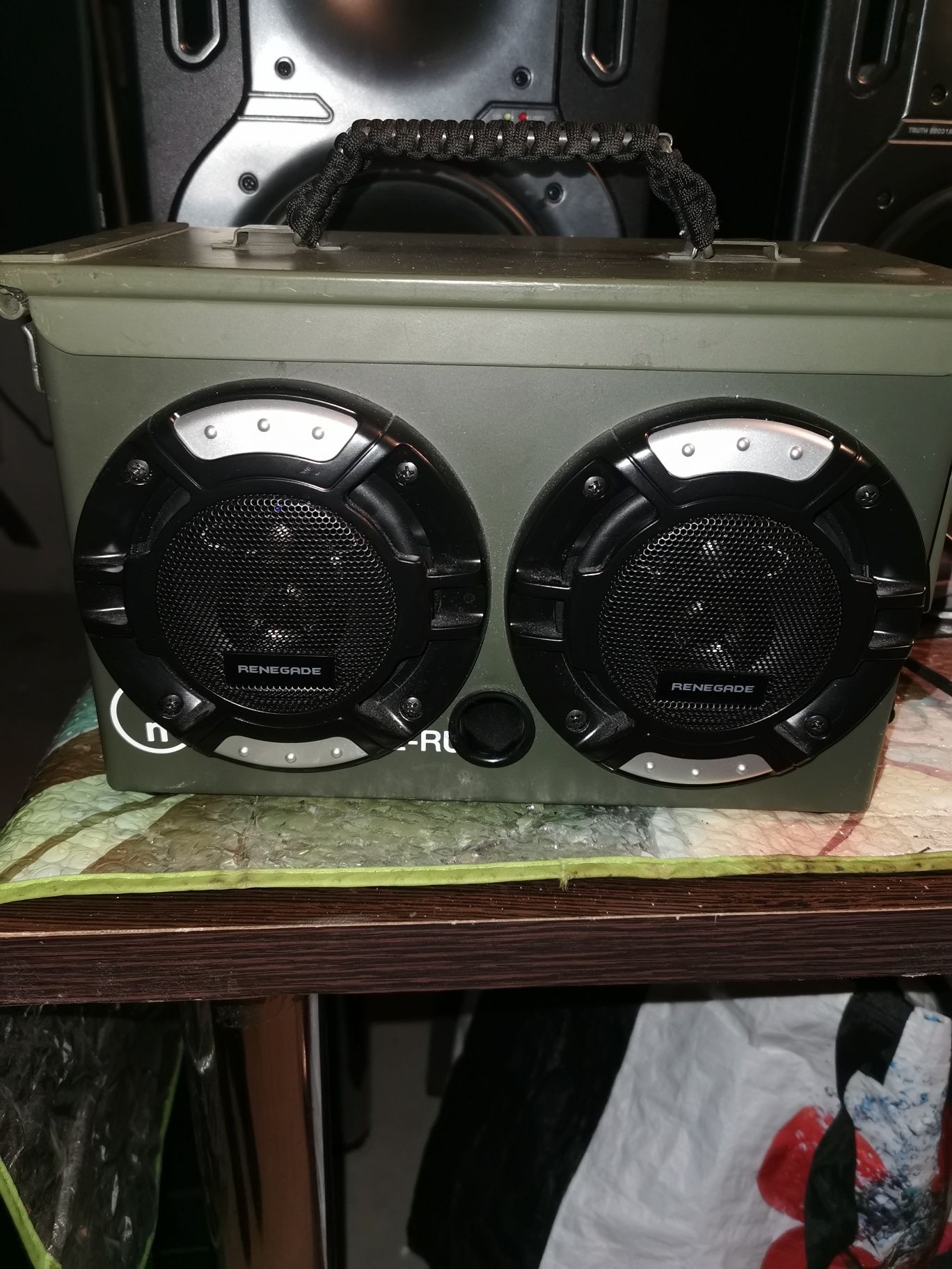 Cutie muzicală militară Ammo Can Boombox bluetooth. Sonos ZP 100