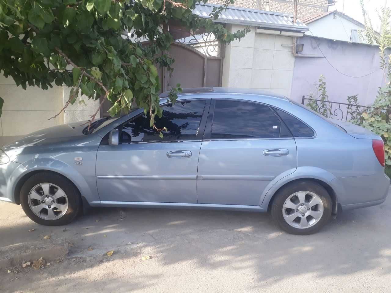 Срочно! Своя Gentra 2016, чистая, автомат, дельфин, 75800 км, ABS, люк