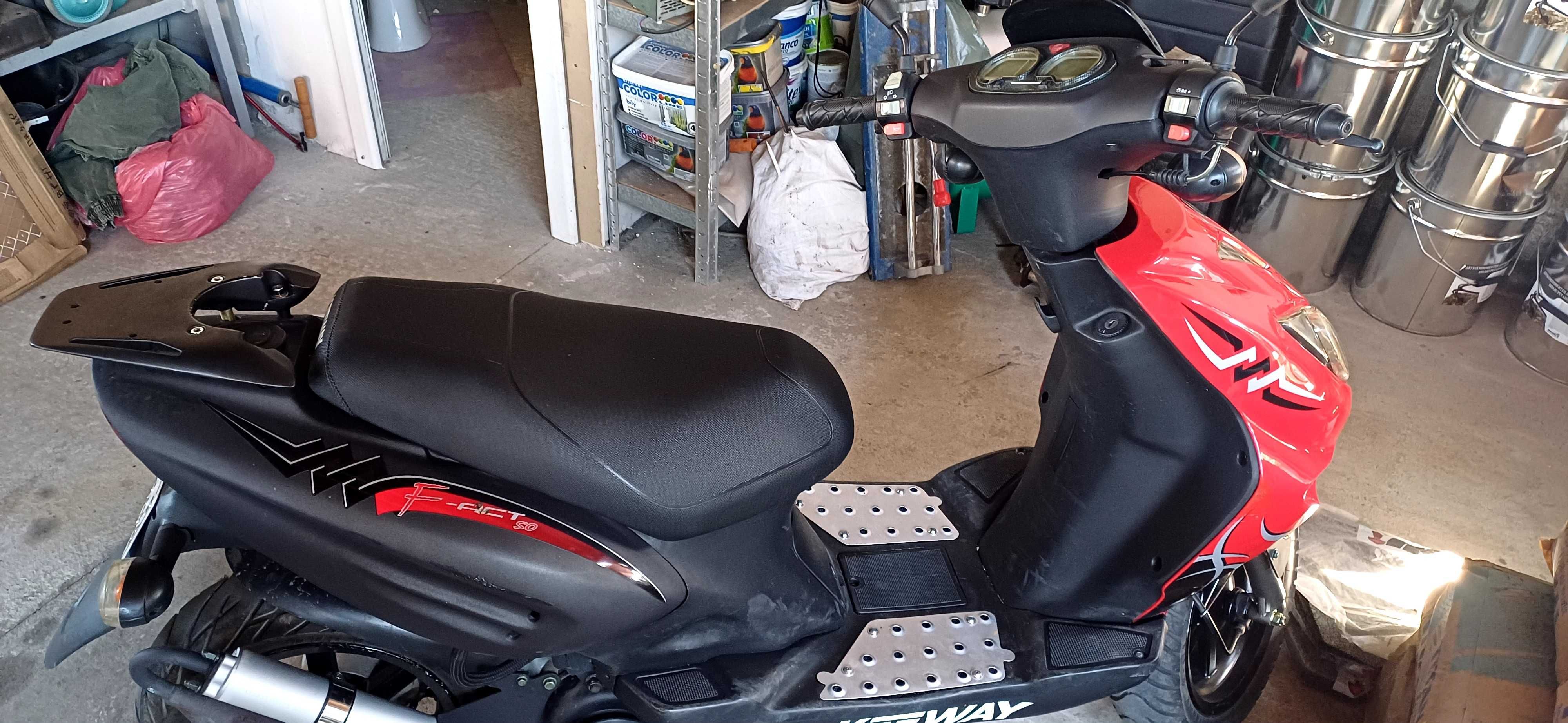 скутер KEEWEY 50cc