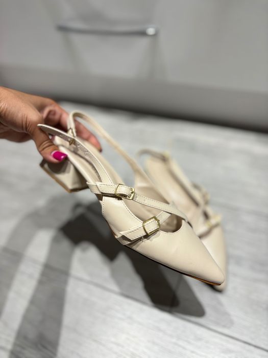 Дамски обувки на нисък ток