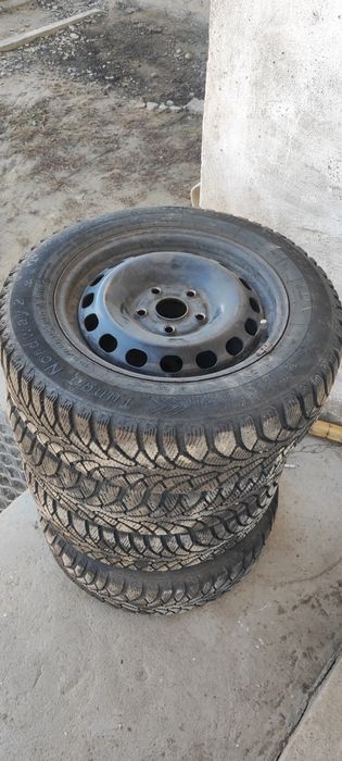 Зимние шины с дисками  195/65/15
