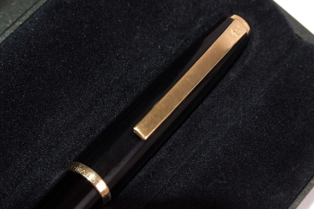 Stilou PELIKAN clasic, Made in Germany, penita de aur - 14 Karate, NOU
