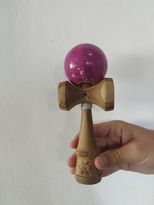 Vând kendama USA Tribute