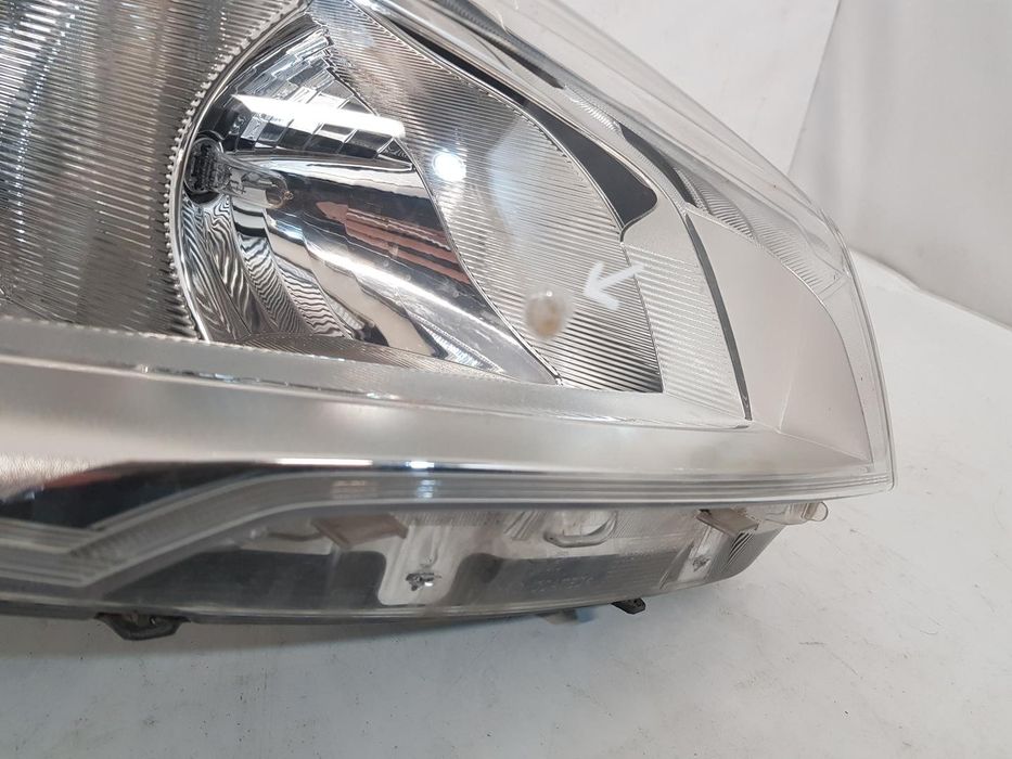 Far dreapa Ford Kuga 2 halogen dupa 2012