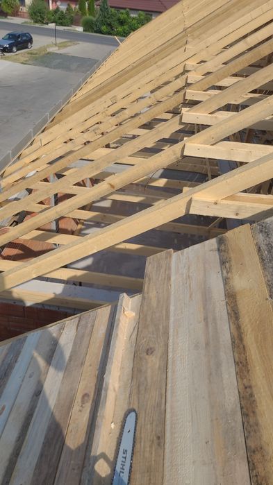 Executăm Acoperișuri si reparatii țiglă sau tablă