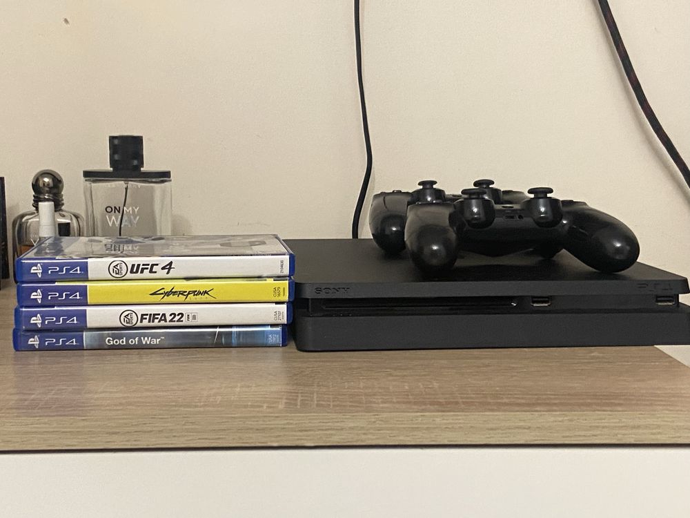 Playstation 4 Slim 1 Террабайт(внутри более 20игр)