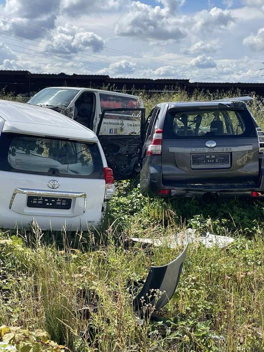 Toyota Landk Cruiser 150 на части