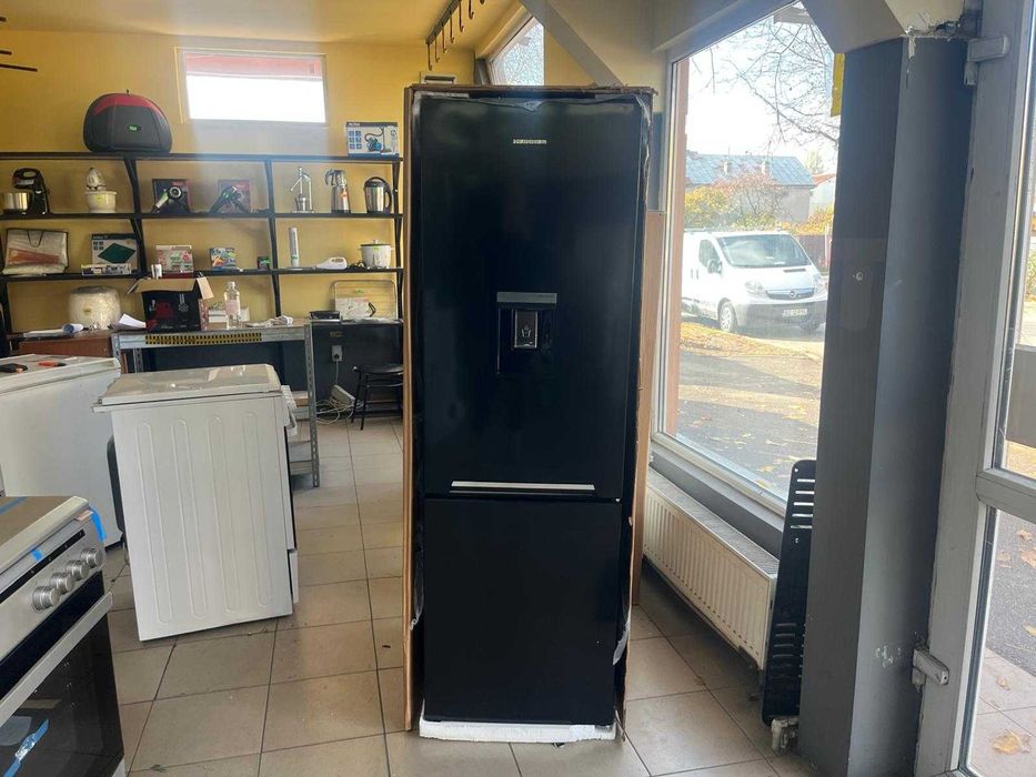 Combina frigorifica Heinner dozator