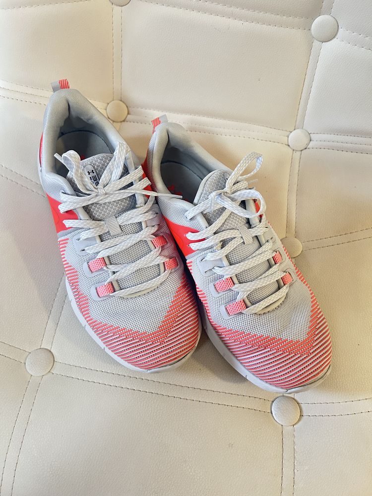 Маратонки Under Armour 37,5 номер 23,5 см