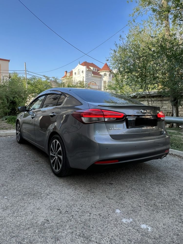 KIA Cerato 2017 года