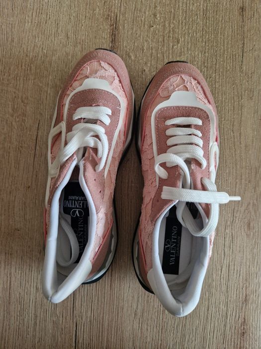Маратонки по модел на Valentino