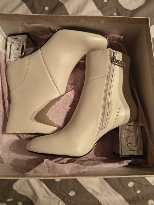 Cizme albe din piele  mărime 36