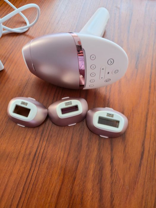 Epilator IPL pentru îndepărtarea părului Seria 9900