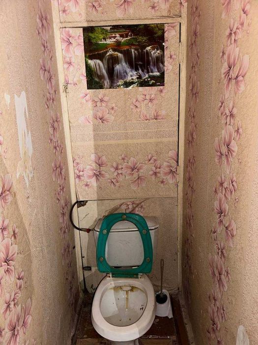 Срочно продаётся на массиве Панельном 2/4/4, без ремонта 43м2