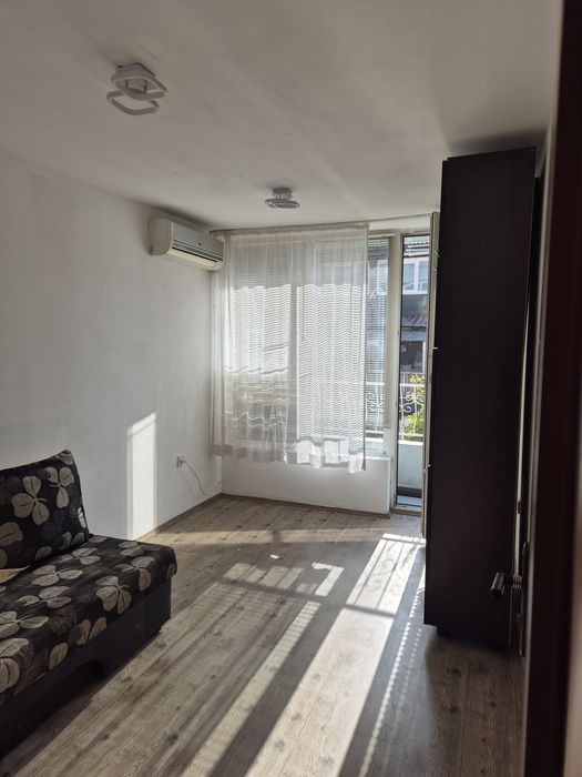 Под наем двустаен необзаведен апартамент централен район