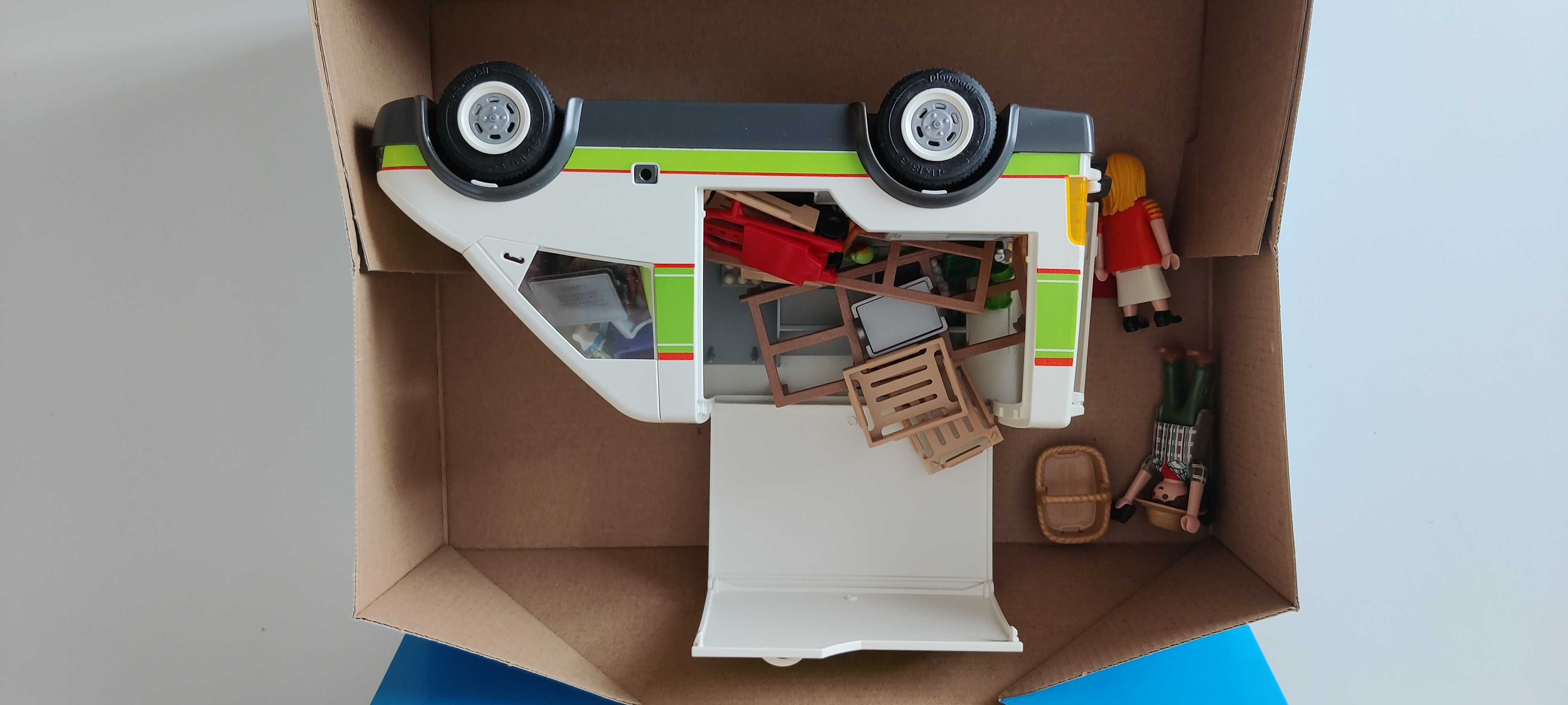 Playmobil Country, Farm Fun - 70134 и Playmobil, City Life - 70049