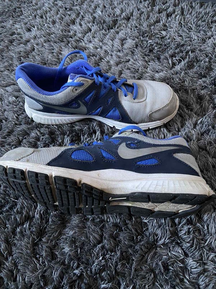36.5 номер Nike revolution 2