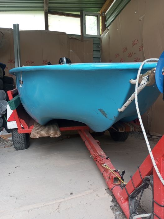 Продавам лодка и двигател