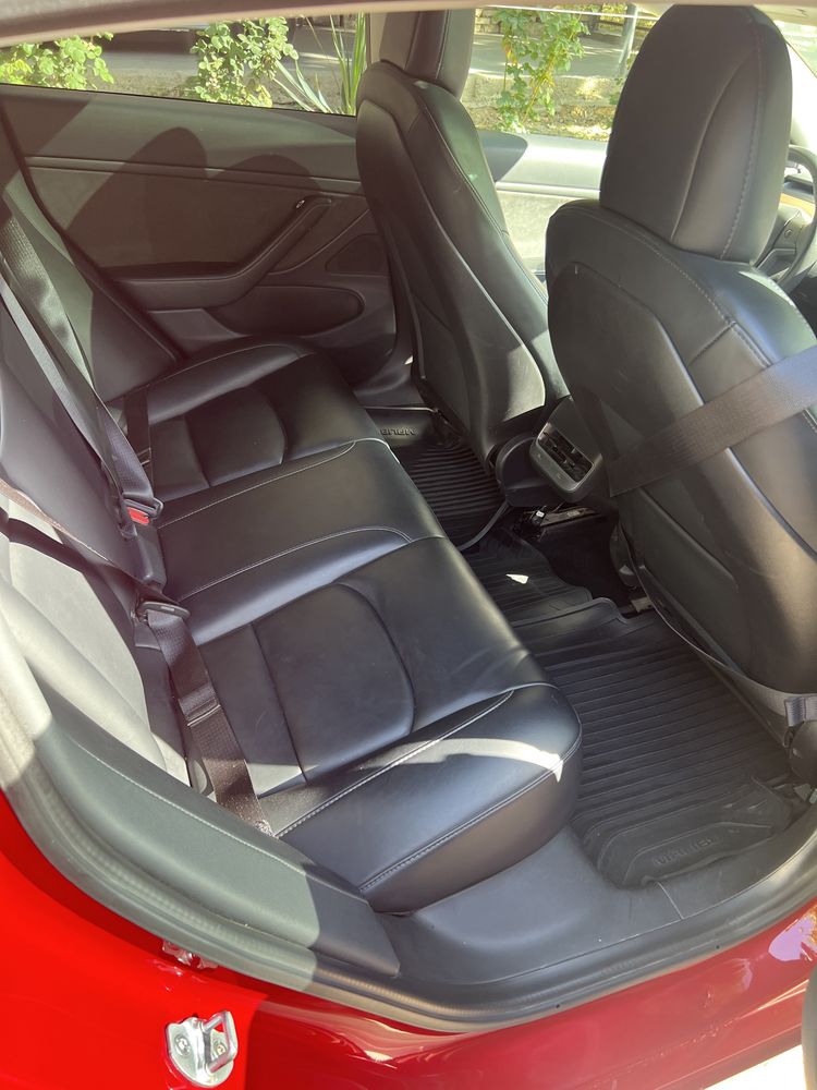 продается TESLA MODEL-3