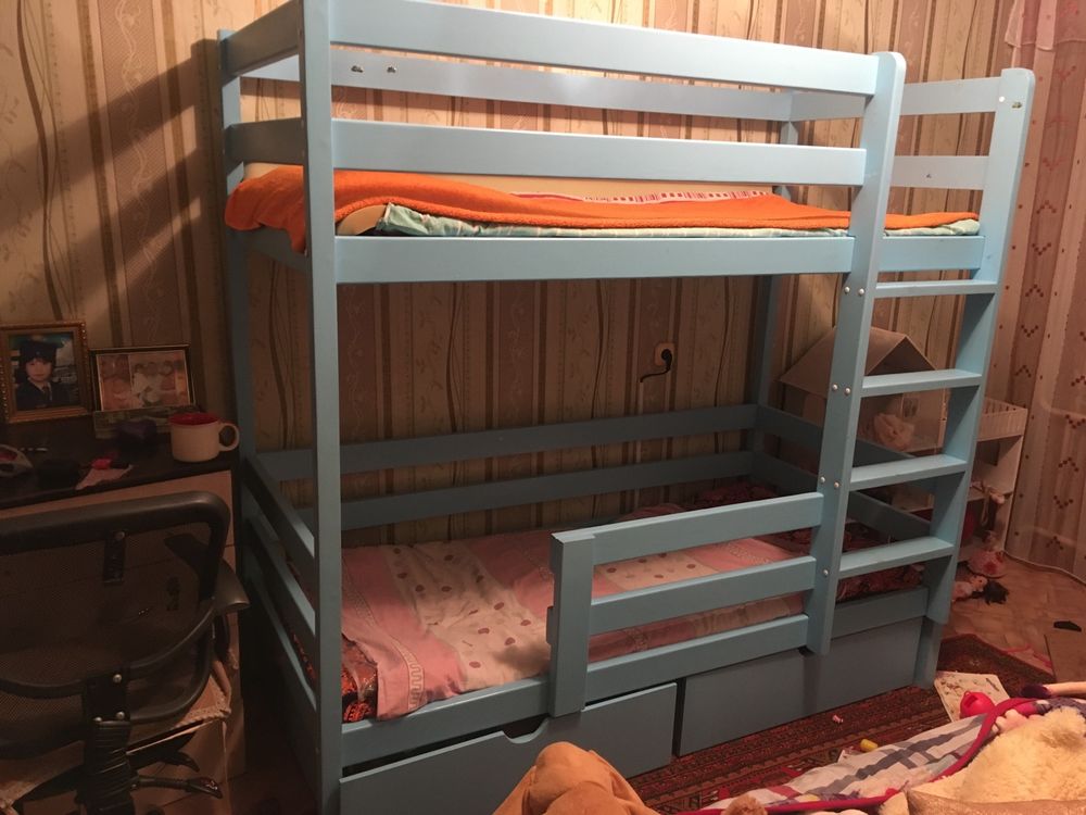 Продам двух яростную кровать