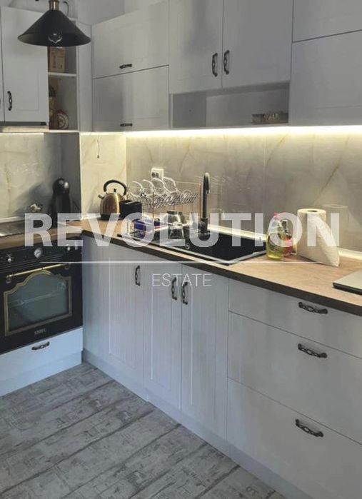 Тристаен апартамент в района на Траката!